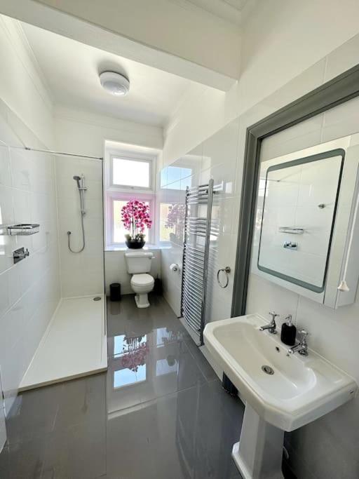 The Retreat - Large Luxury Apartment, Two Mins From Beach Bournemouth Eksteriør bilde